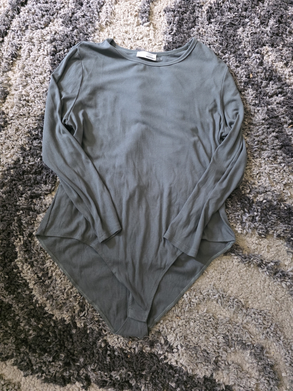 Long-Sleeve Scoop Neck Bodysuit in Olive